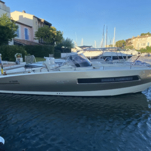 Invictus 280GT (2017) – Un Day-Cruiser Sportif au État Irréprochable