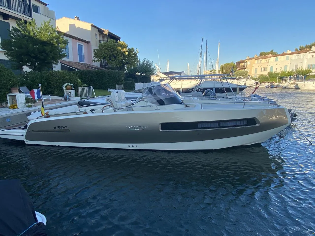 Invictus 280GT (2017) – Un Day-Cruiser Sportif au État Irréprochable